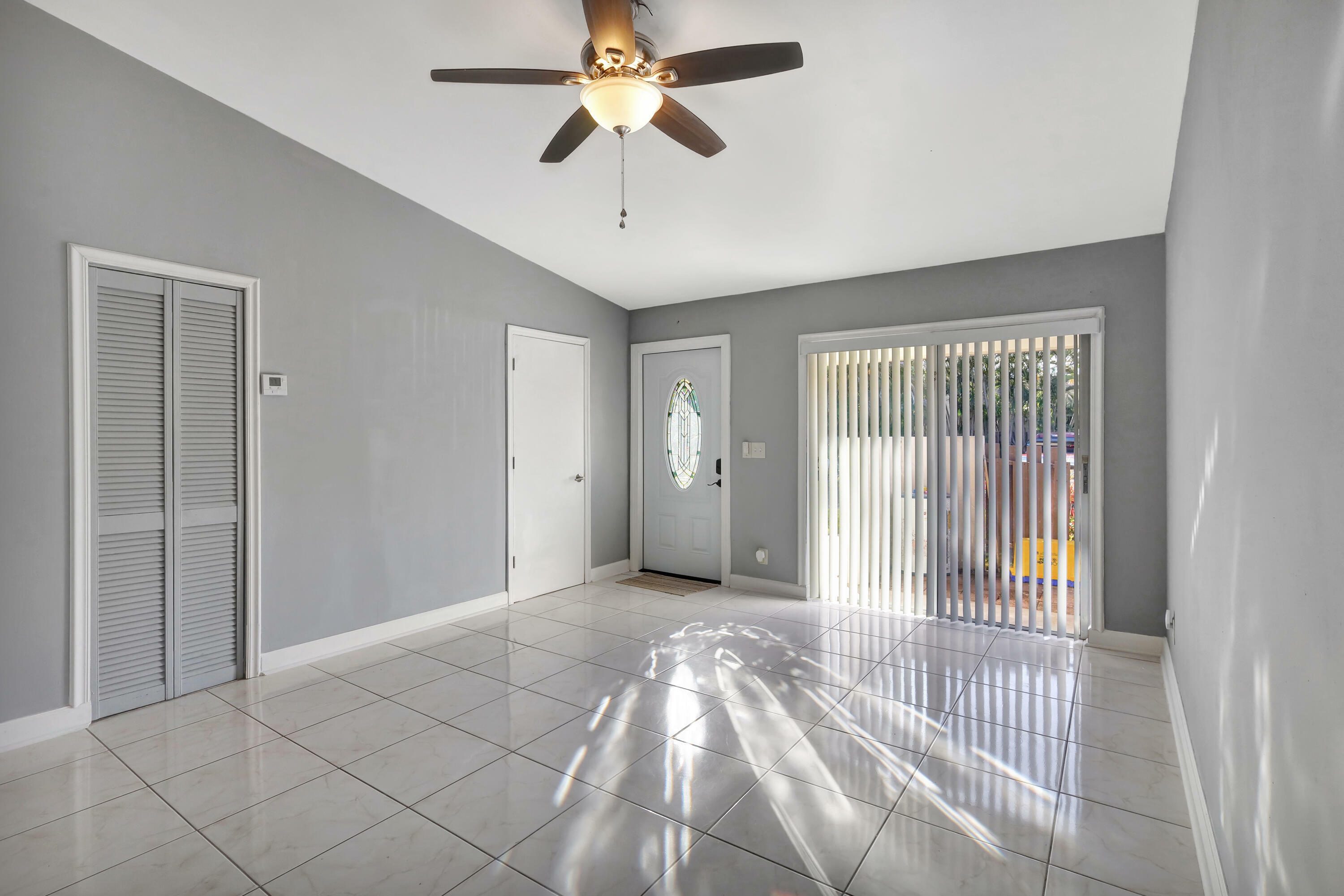 Property Photo:  22 Knightsbridge Lane  FL 33426 