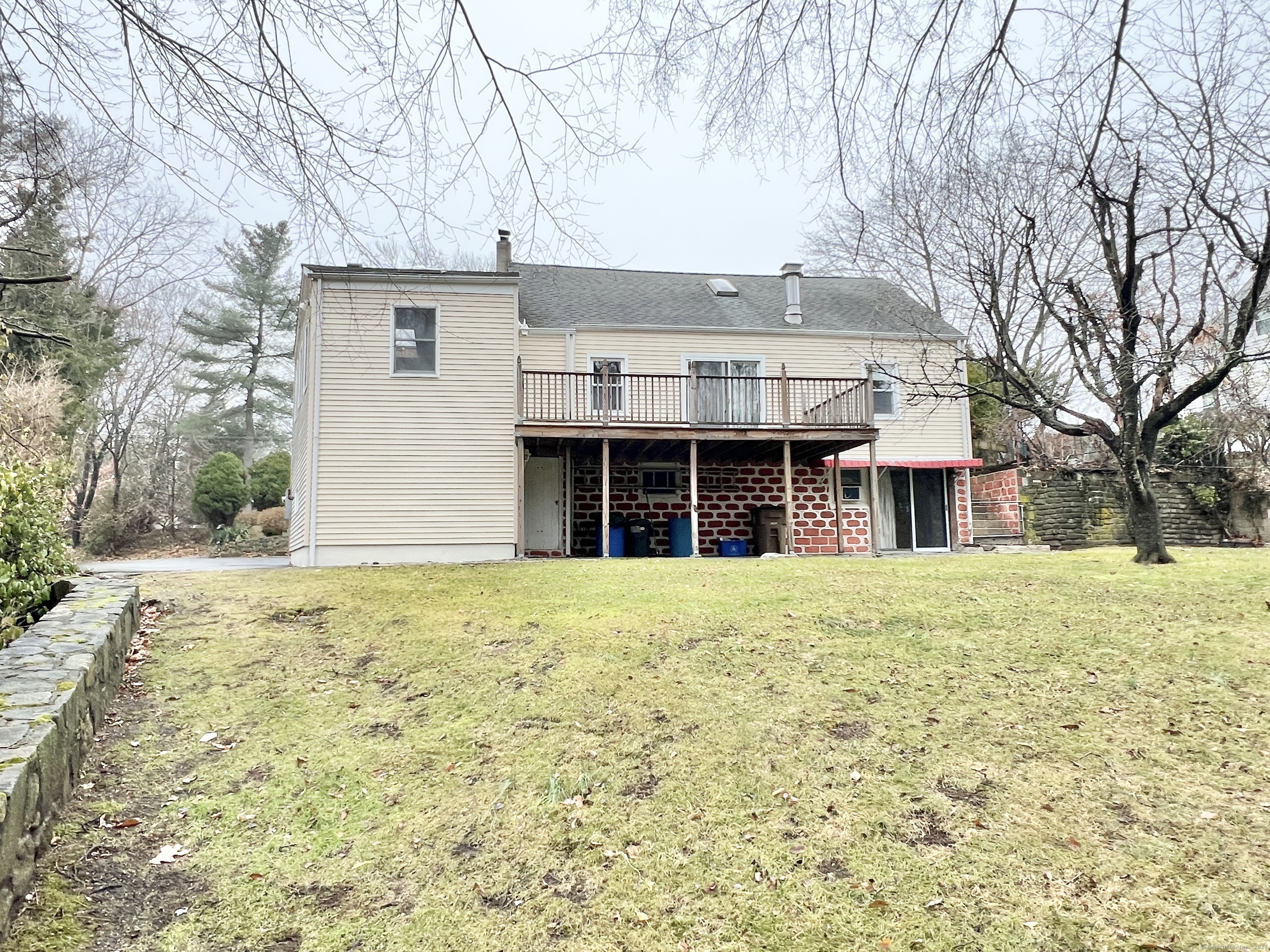 Property Photo:  57 Meadowpark Avenue North  CT 06905 