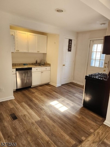 Property Photo:  10 N Passaic Ave 1  NJ 07928 