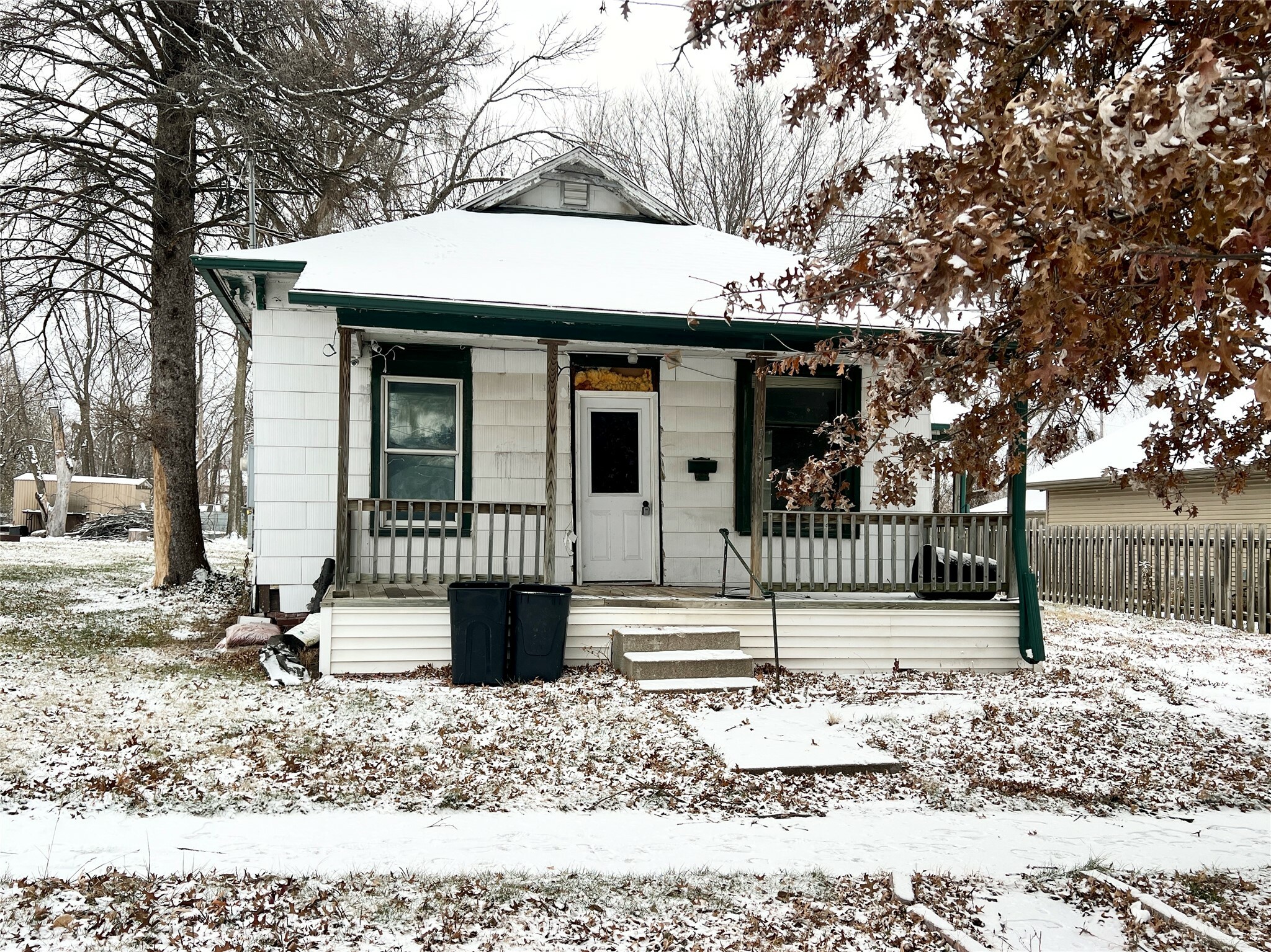 Property Photo:  513 8th Avenue W  IA 52577 