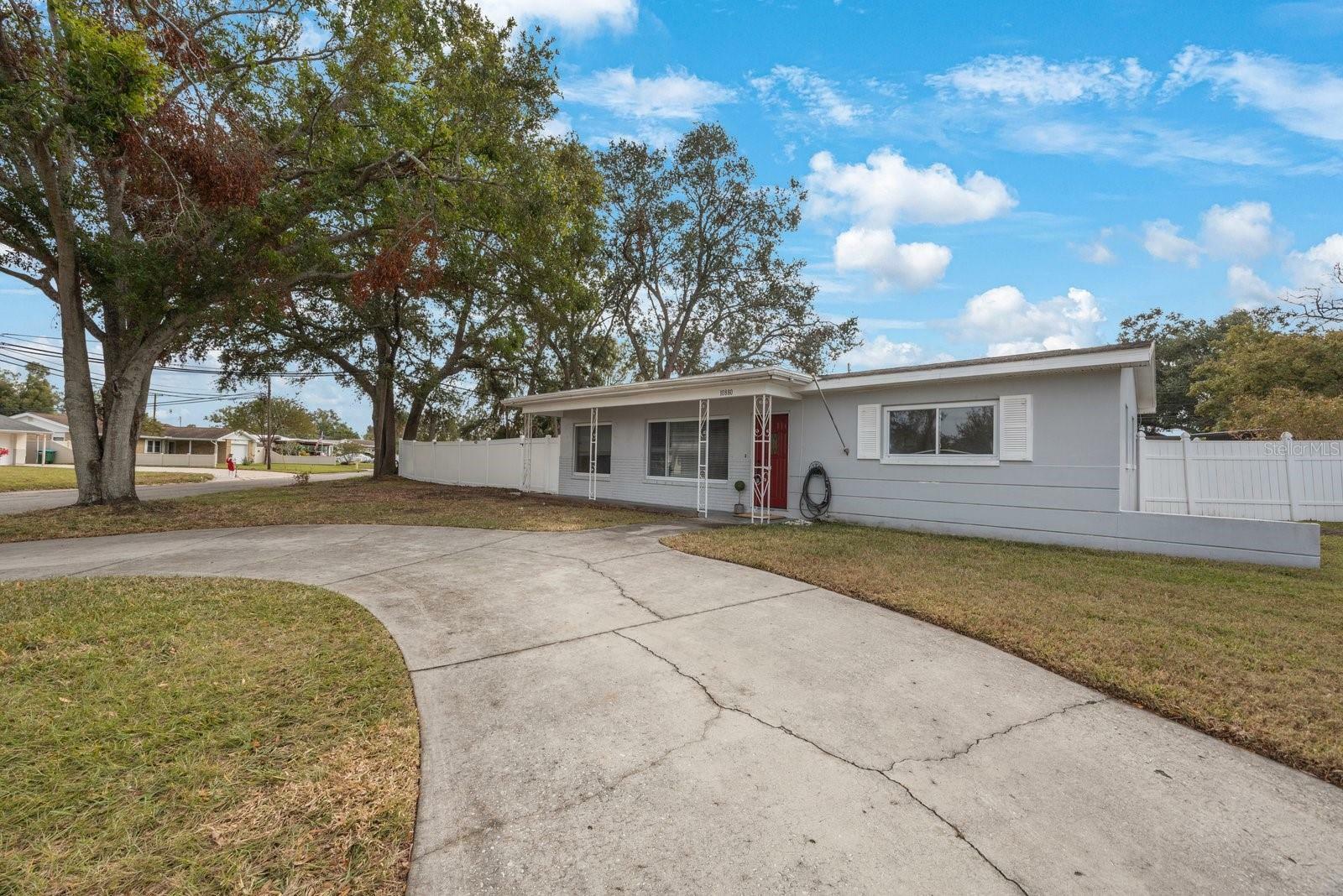 Property Photo:  10880 Village Green Avenue  FL 33772 