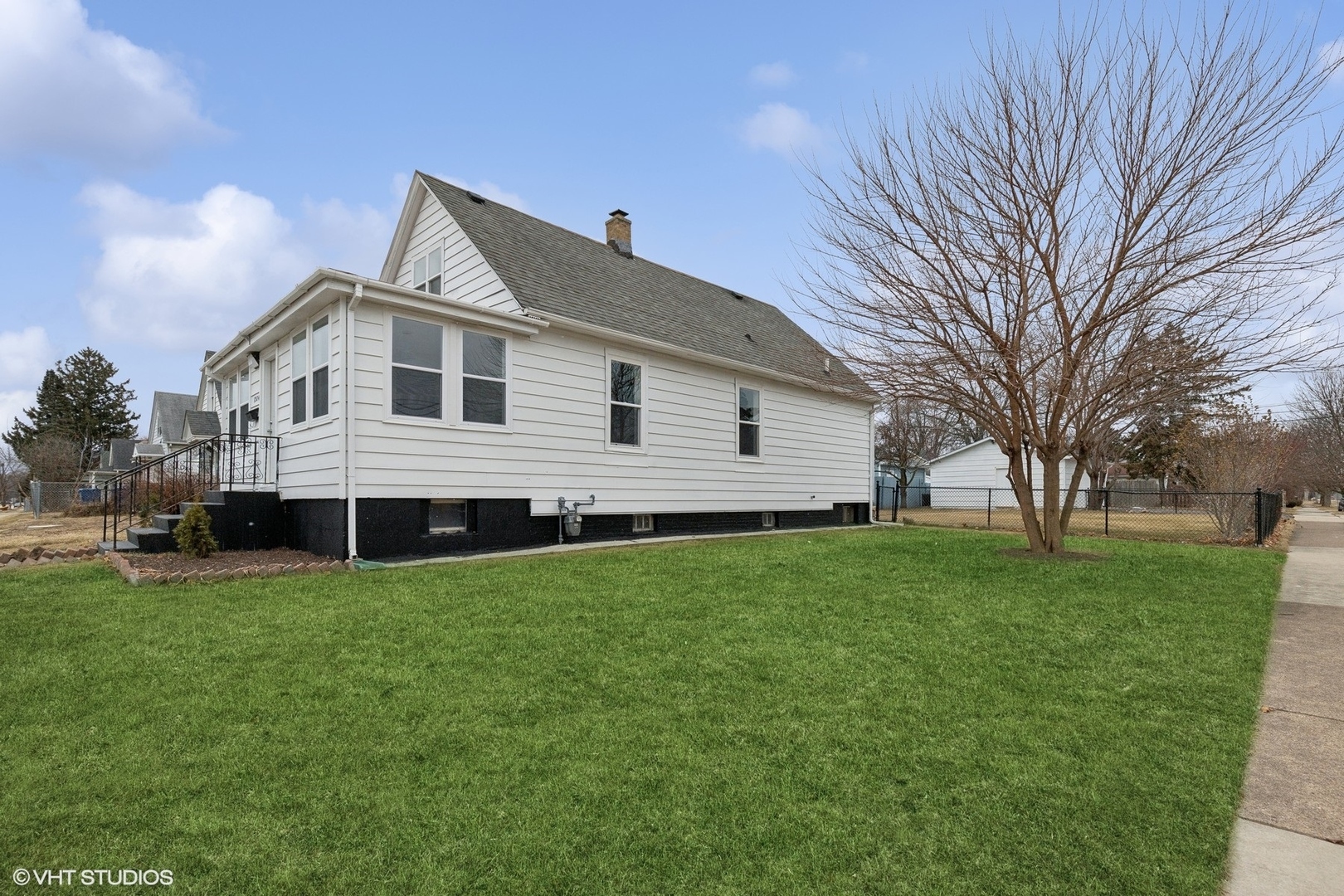 Property Photo:  1204 Victoria Avenue  IL 60064 