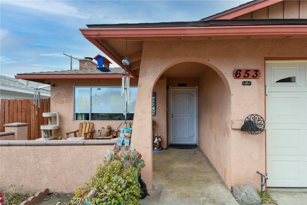 Property Photo:  653 S Franklin Street  CA 92543 