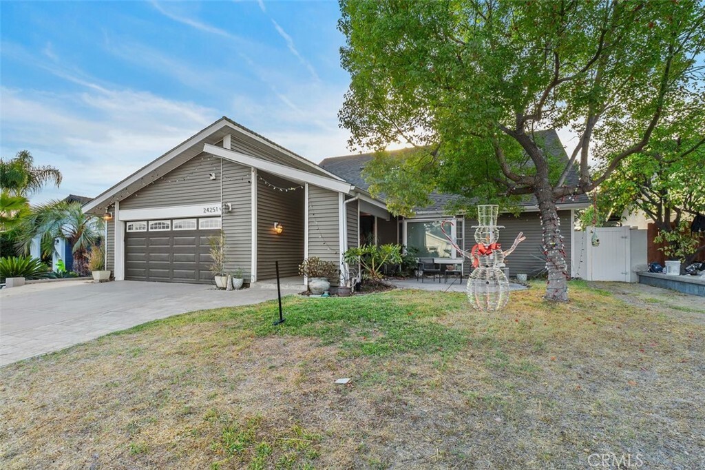 Property Photo:  24251 Barquero  CA 92691 