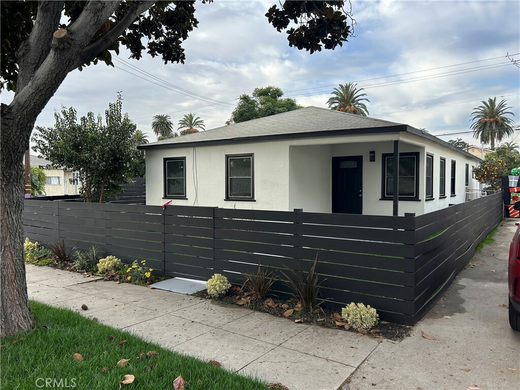 Property Photo:  2701 Gale Avenue  CA 90810 