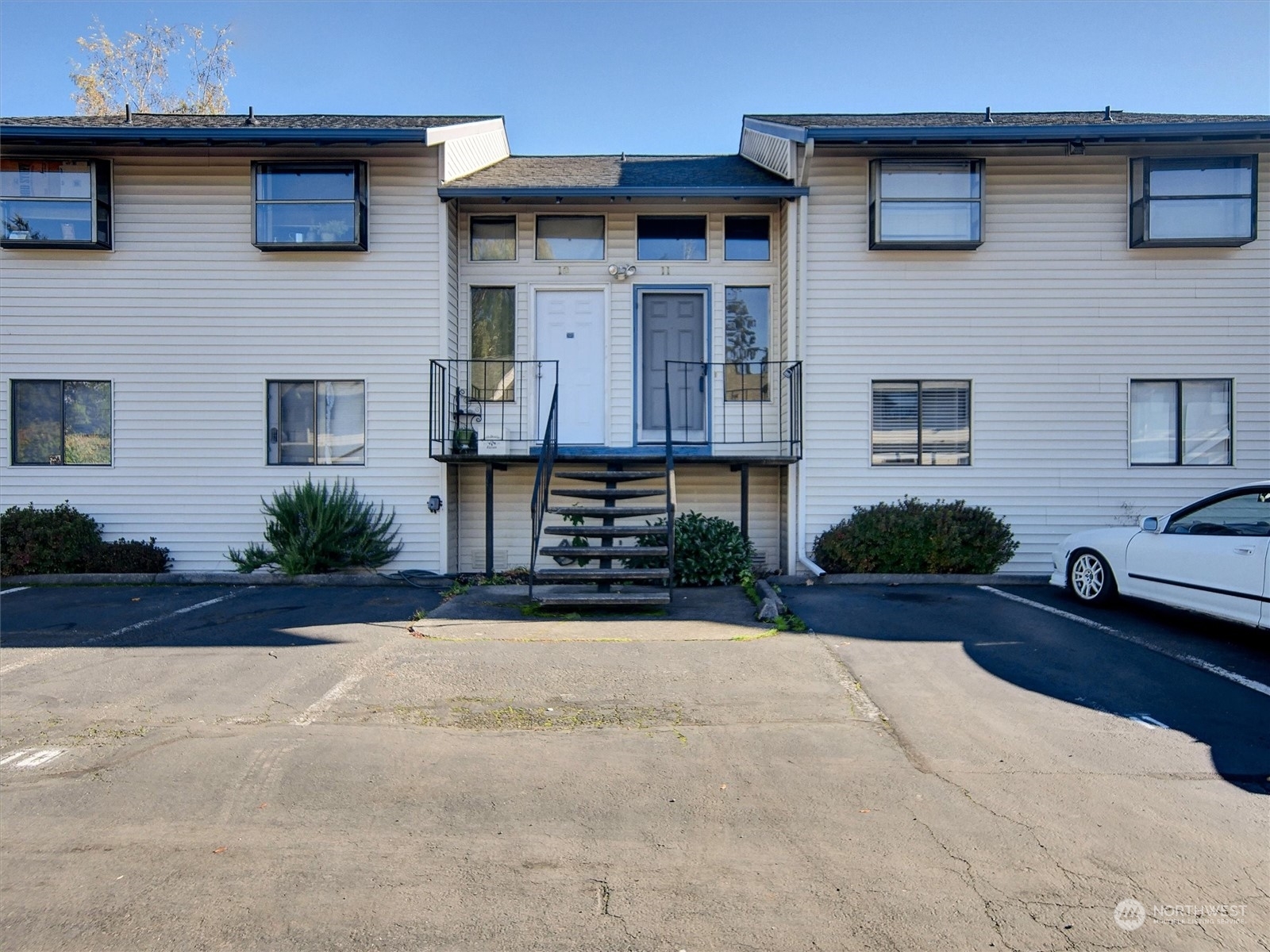 Property Photo:  1313 W James Street 11  WA 98032 