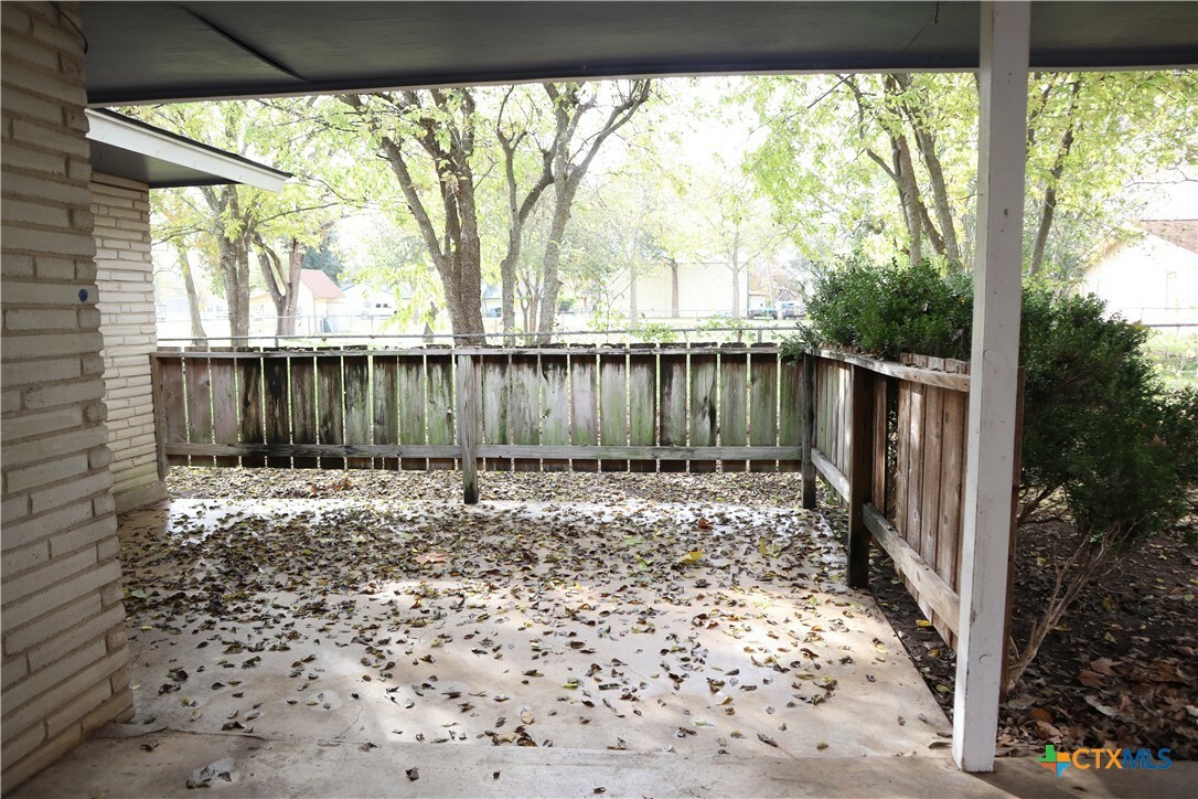 Property Photo:  815 Burges Street  TX 78155 