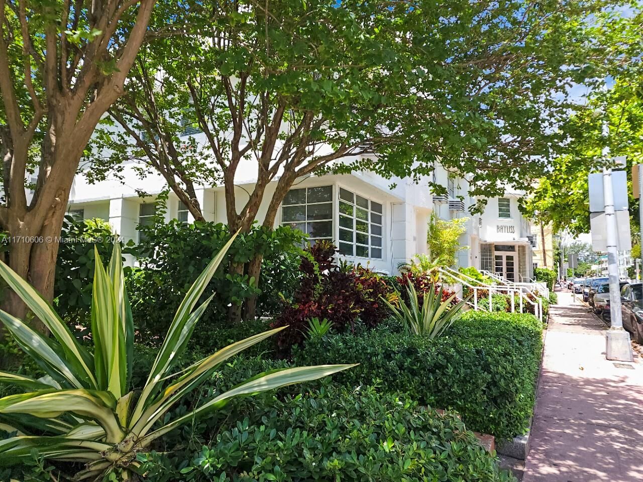 Property Photo:  500 14th St 203  FL 33139 