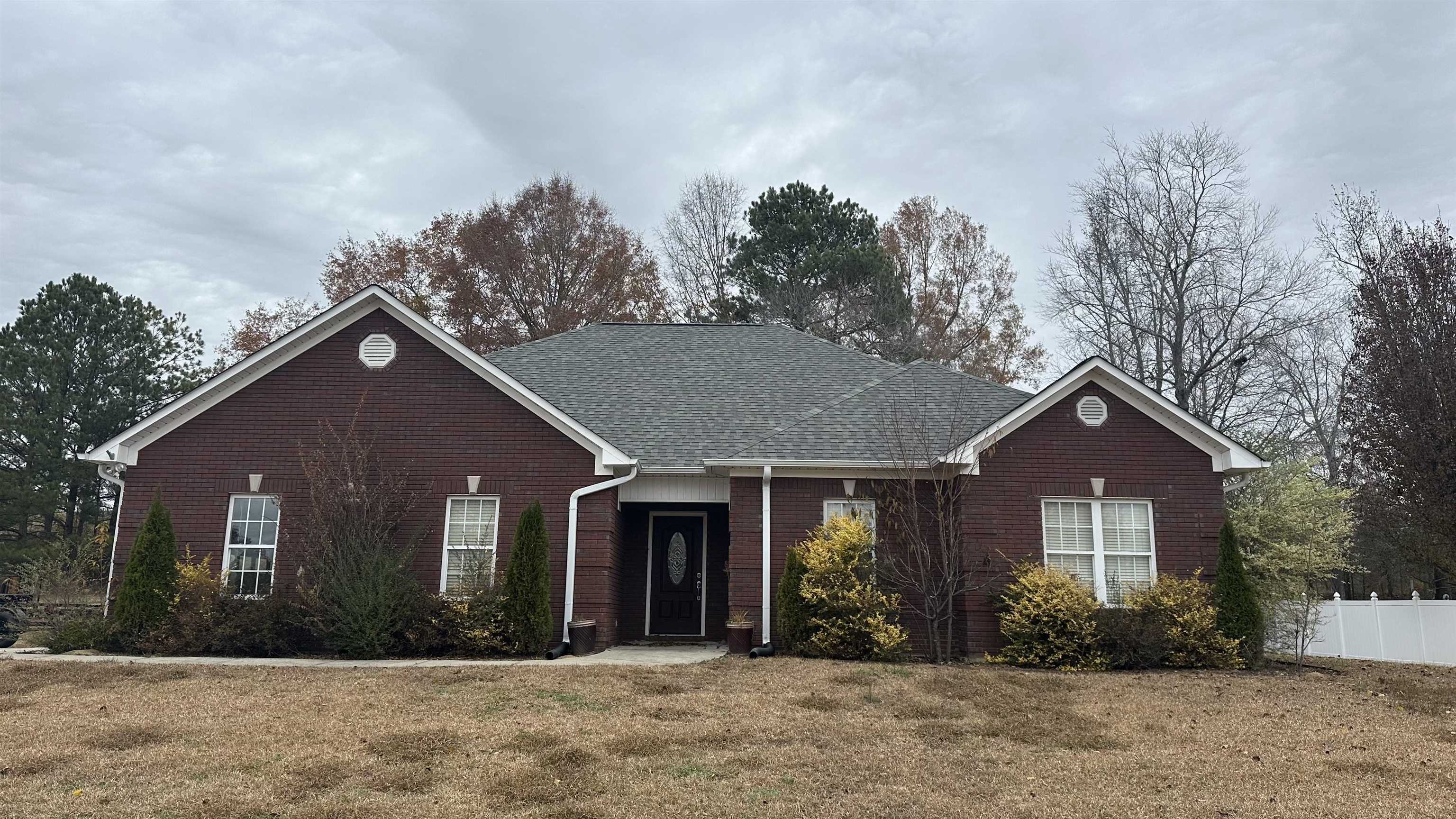 Property Photo:  301 Mayfair Ln  AL 35057 - CULLMAN 