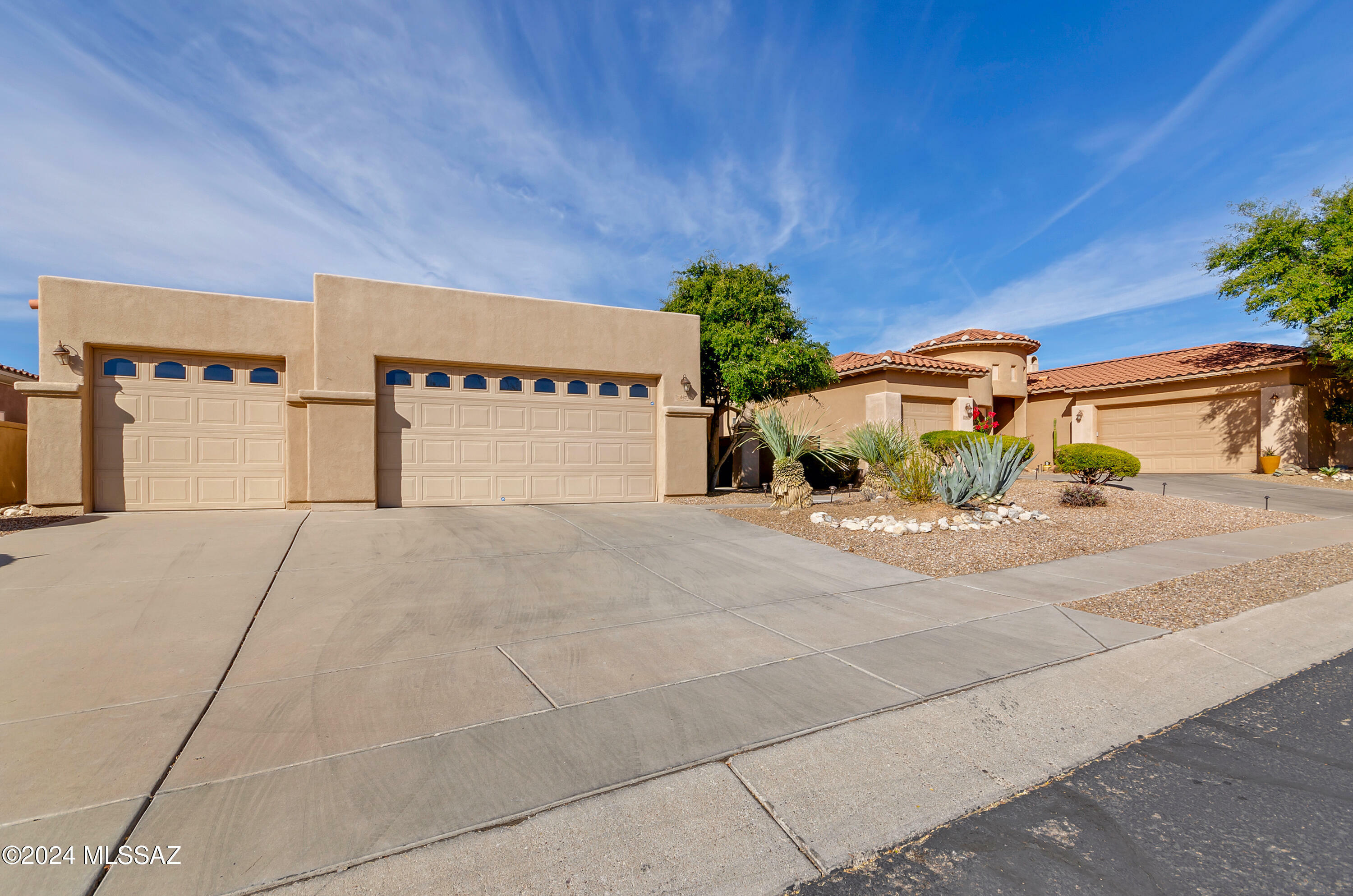 Property Photo:  6321 N Via Lomas De Paloma  AZ 85718 