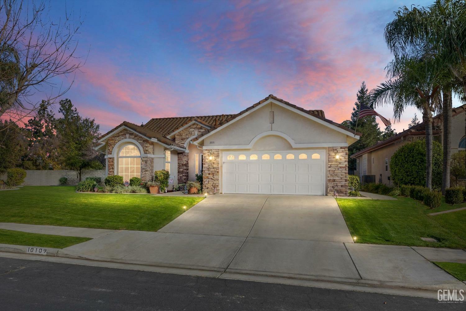 Property Photo:  10109 Dutch Iris Drive  CA 93311 