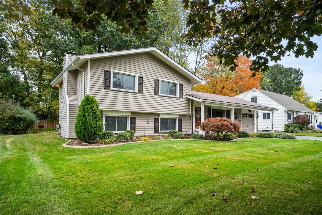 Property Photo:  264 Meadowbriar Road  NY 14616 