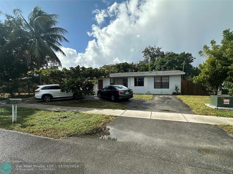 Property Photo:  3140 SW 39th Ave  FL 33023 