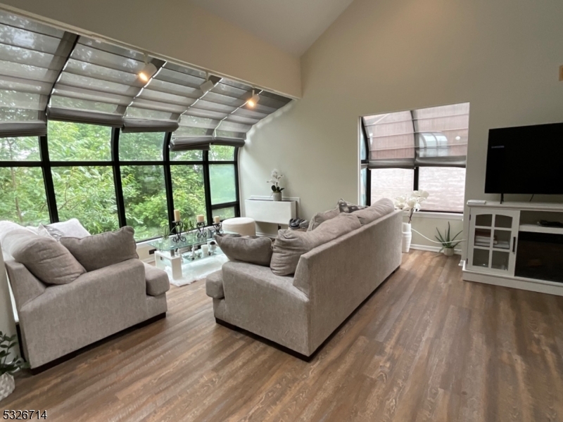 Property Photo:  4 Keystone Ct 2  NJ 07462 