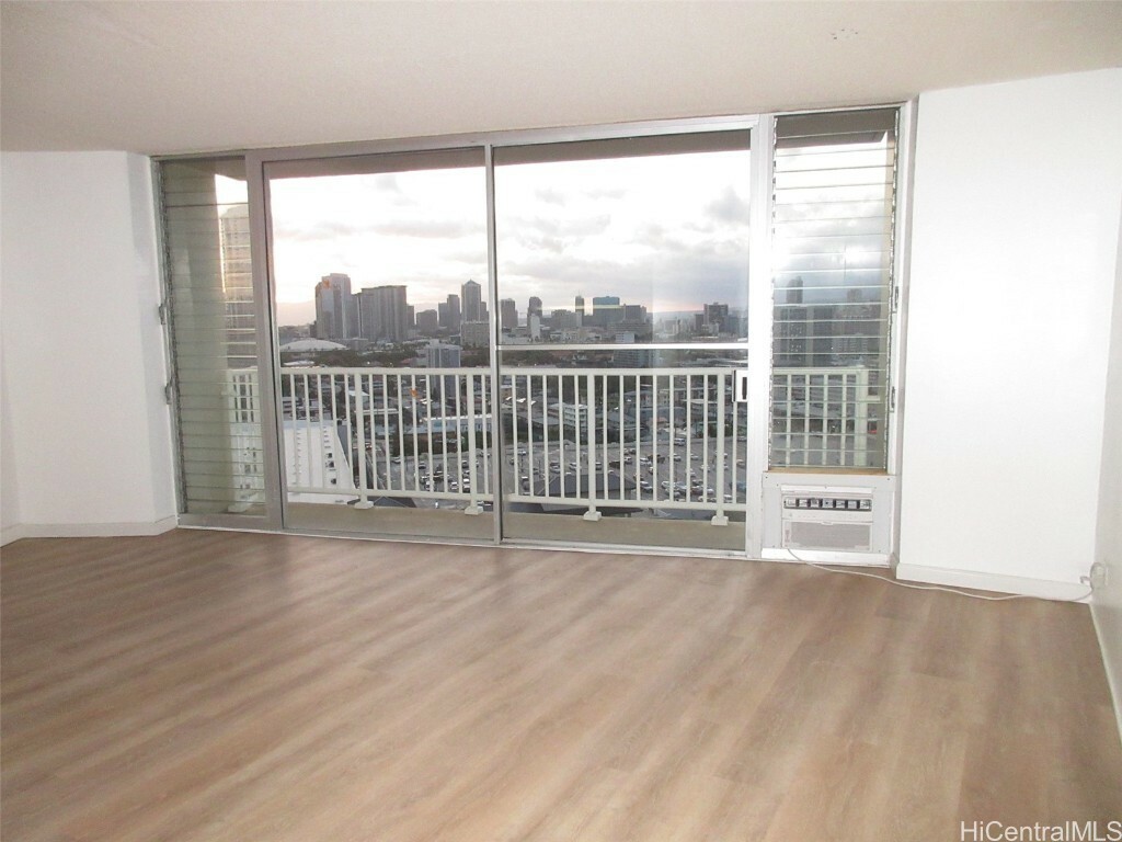 Property Photo:  750 Amana Street 1902  HI 96814 