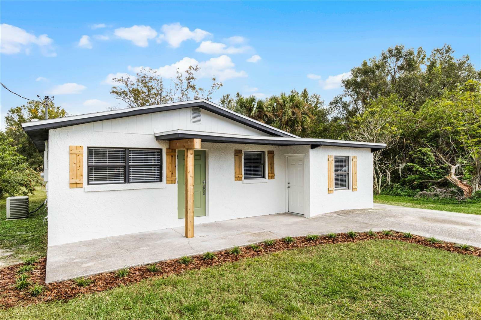 Property Photo:  625 N 3rd Street  FL 33850 