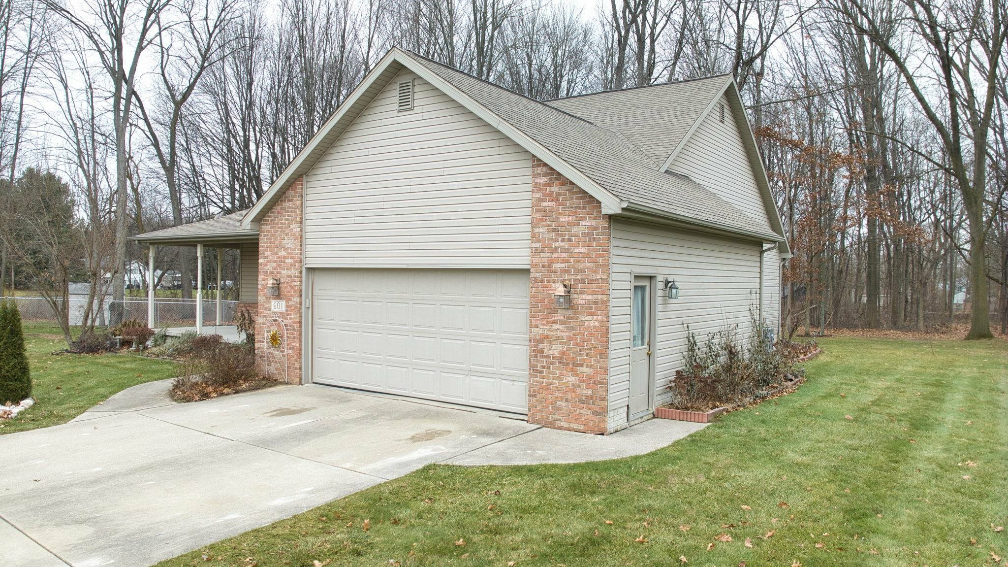 Property Photo:  601 Mill Creek Court  MI 48420 