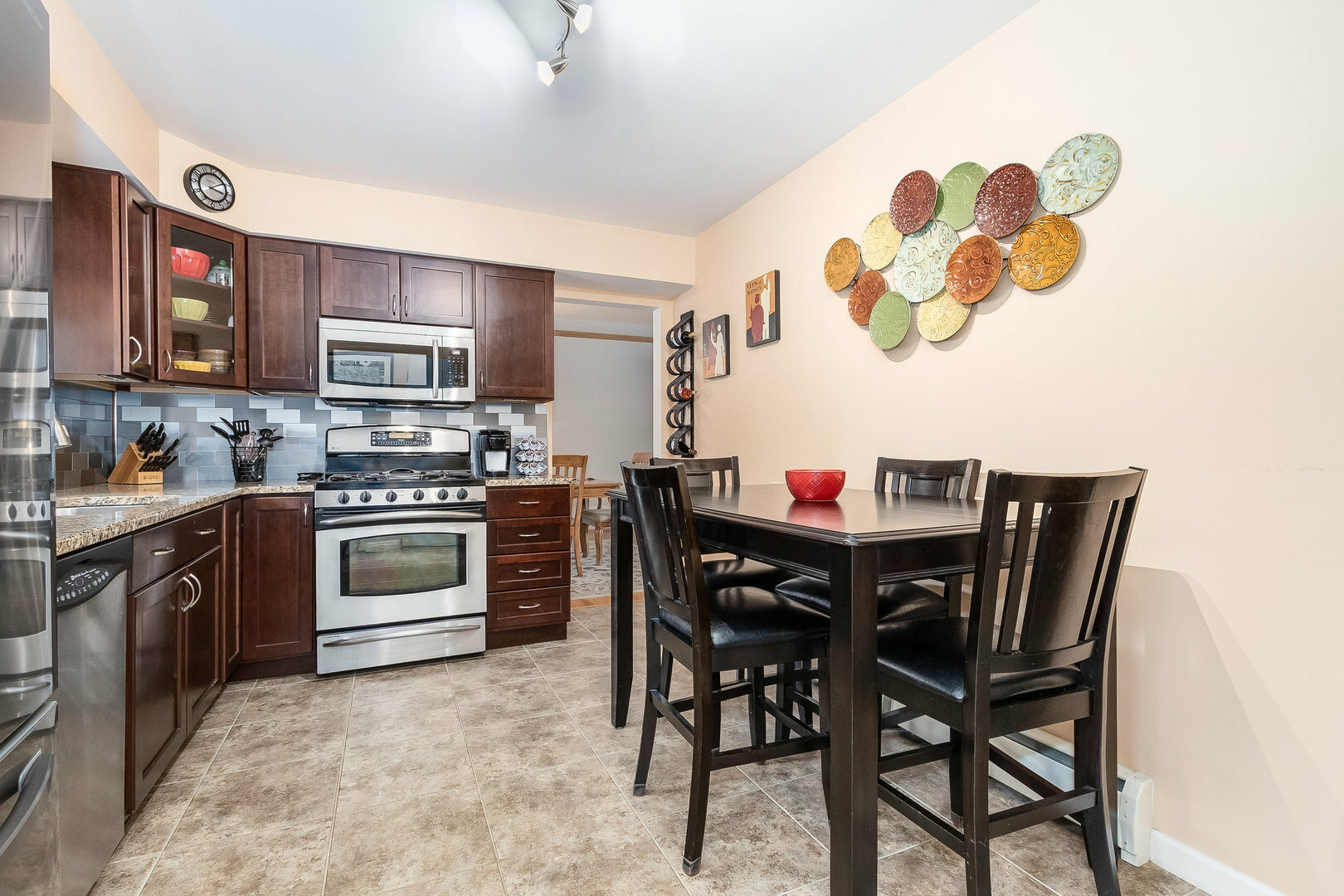 Property Photo:  417 Tupelo Avenue  IL 60540 