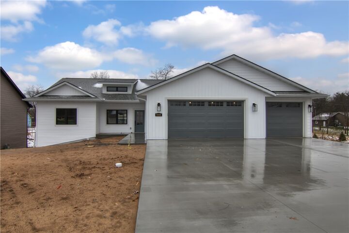 5022 Woodlands Dr Drive  Eau Claire WI 54703 photo