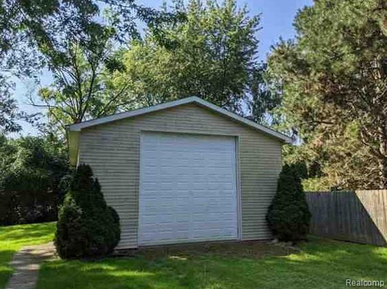 Property Photo:  356 E Hurst Drive  MI 48085 