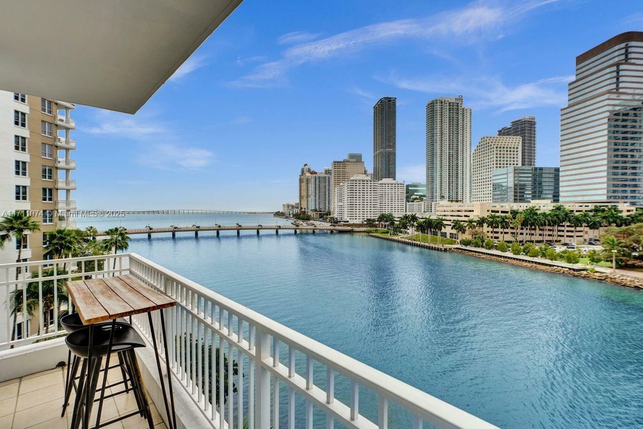 Property Photo:  801 Brickell Key Blvd 601  FL 33131 