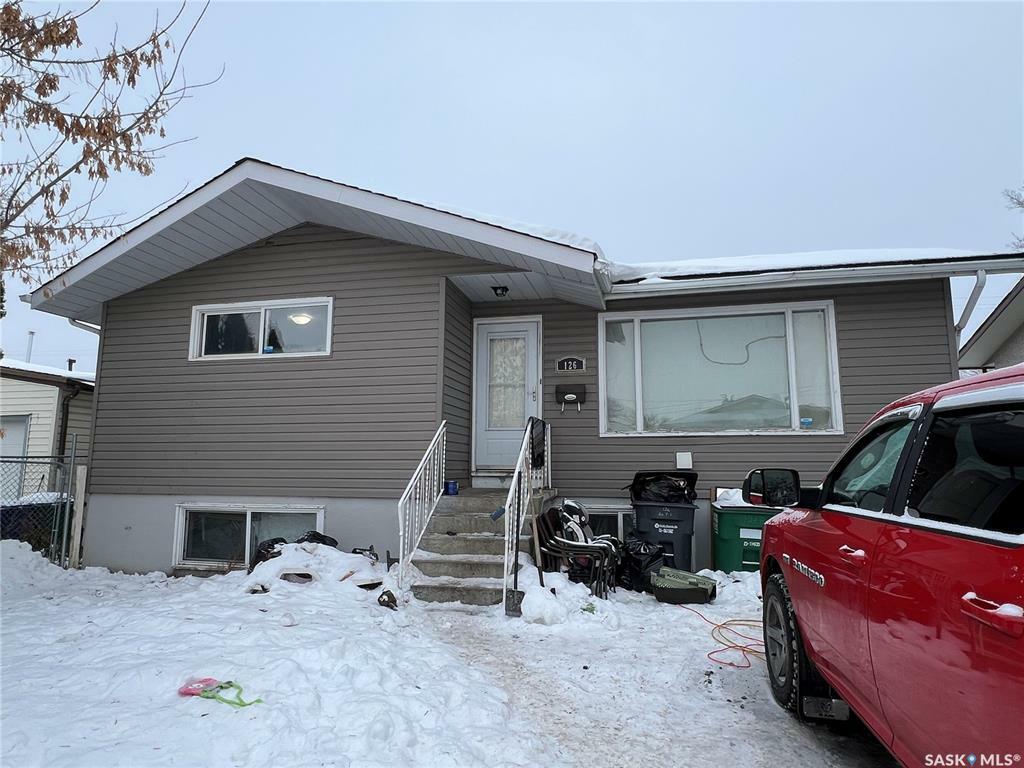 Property Photo:  126 Y Avenue S  SK S7M 3J3 