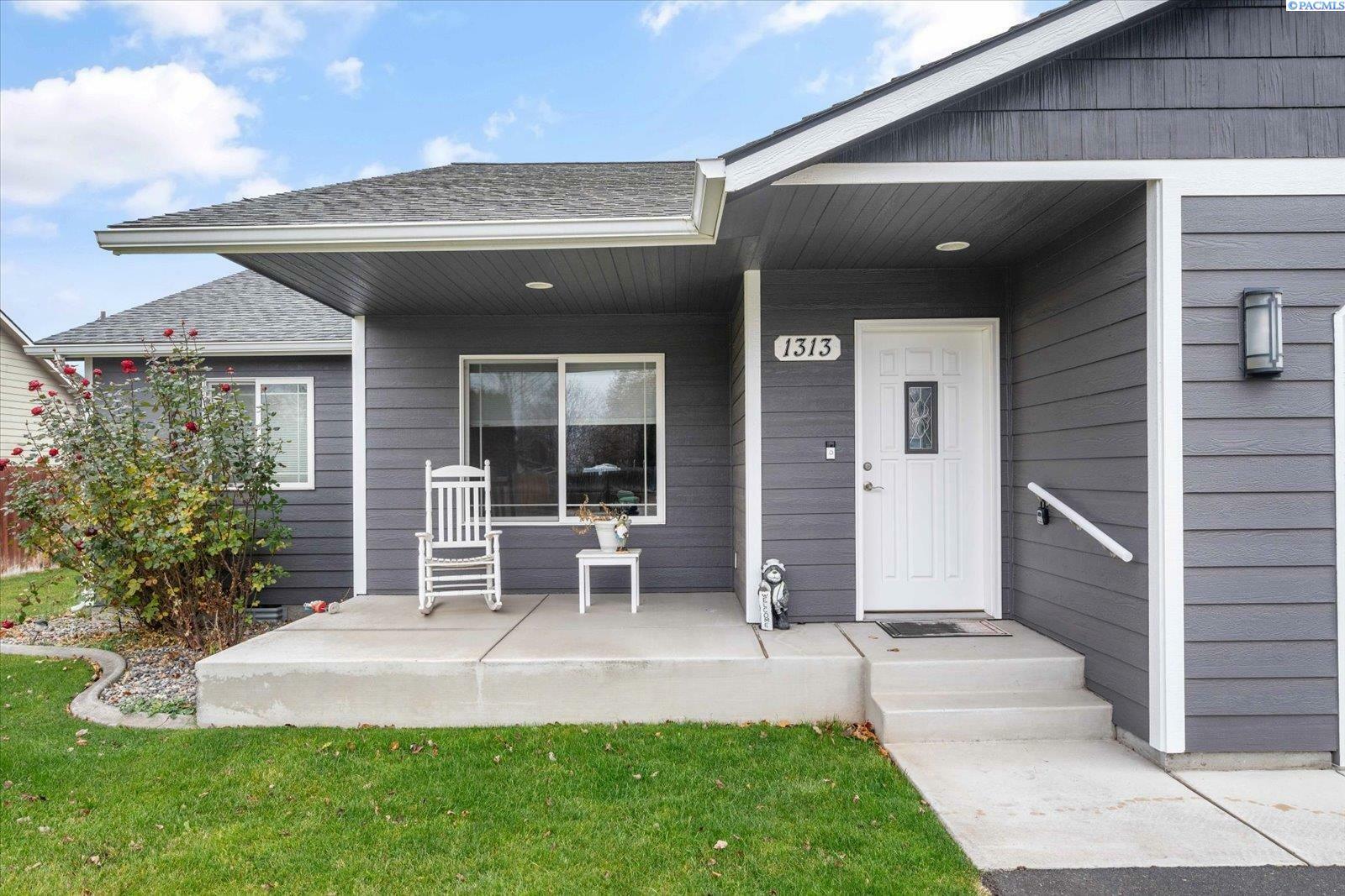 Property Photo:  1313 N Rd 44  WA 99301 