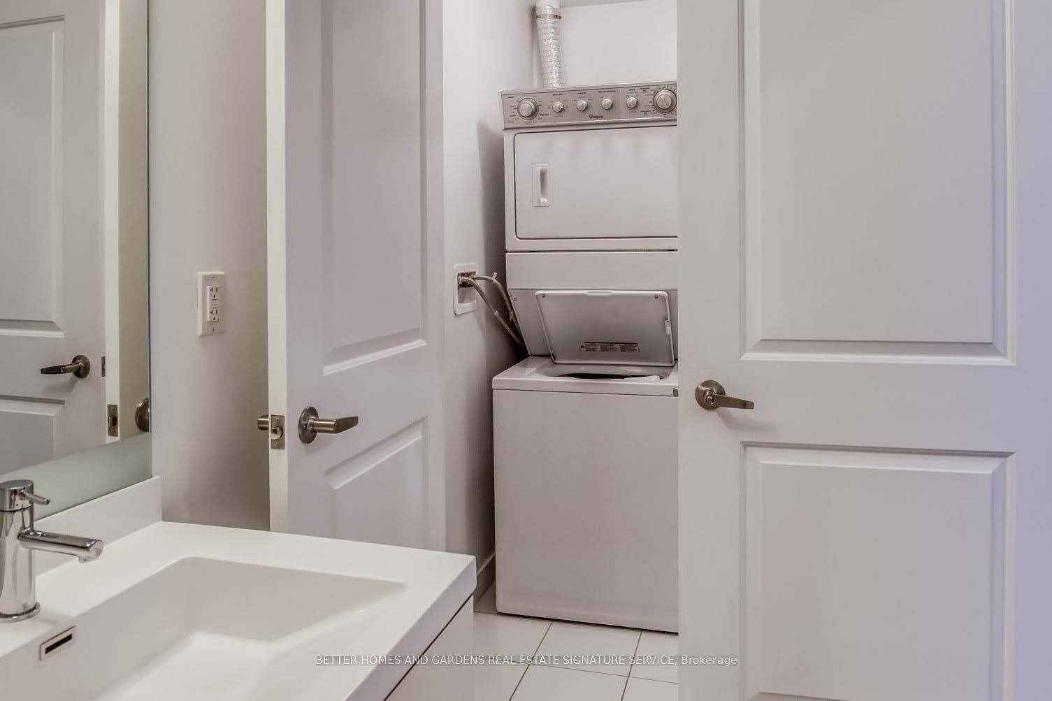 Property Photo:  55 Speers Rd 1013  ON L6K 0H9 