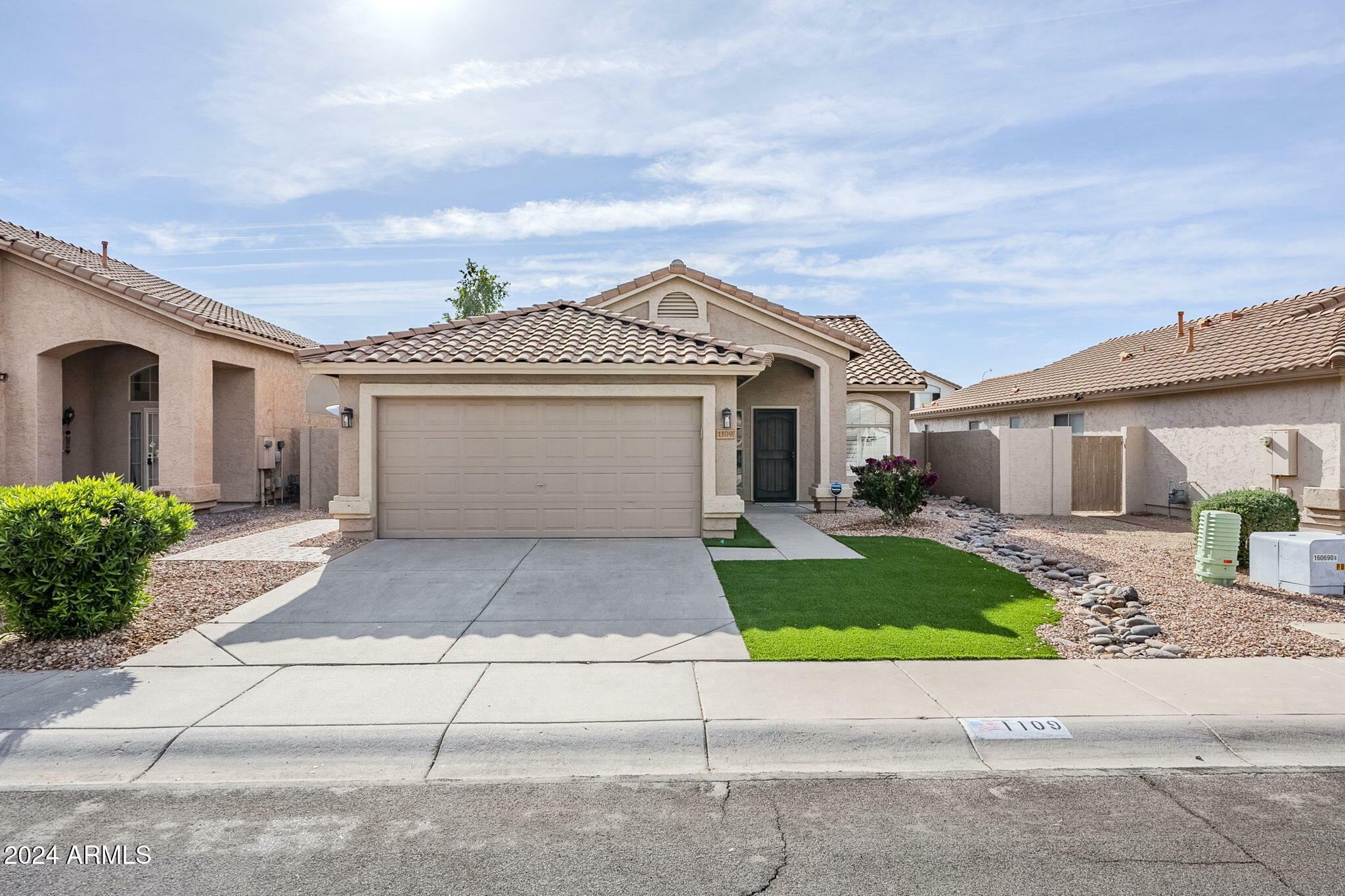 Property Photo: 1109 W Seagull Drive AZ 85286