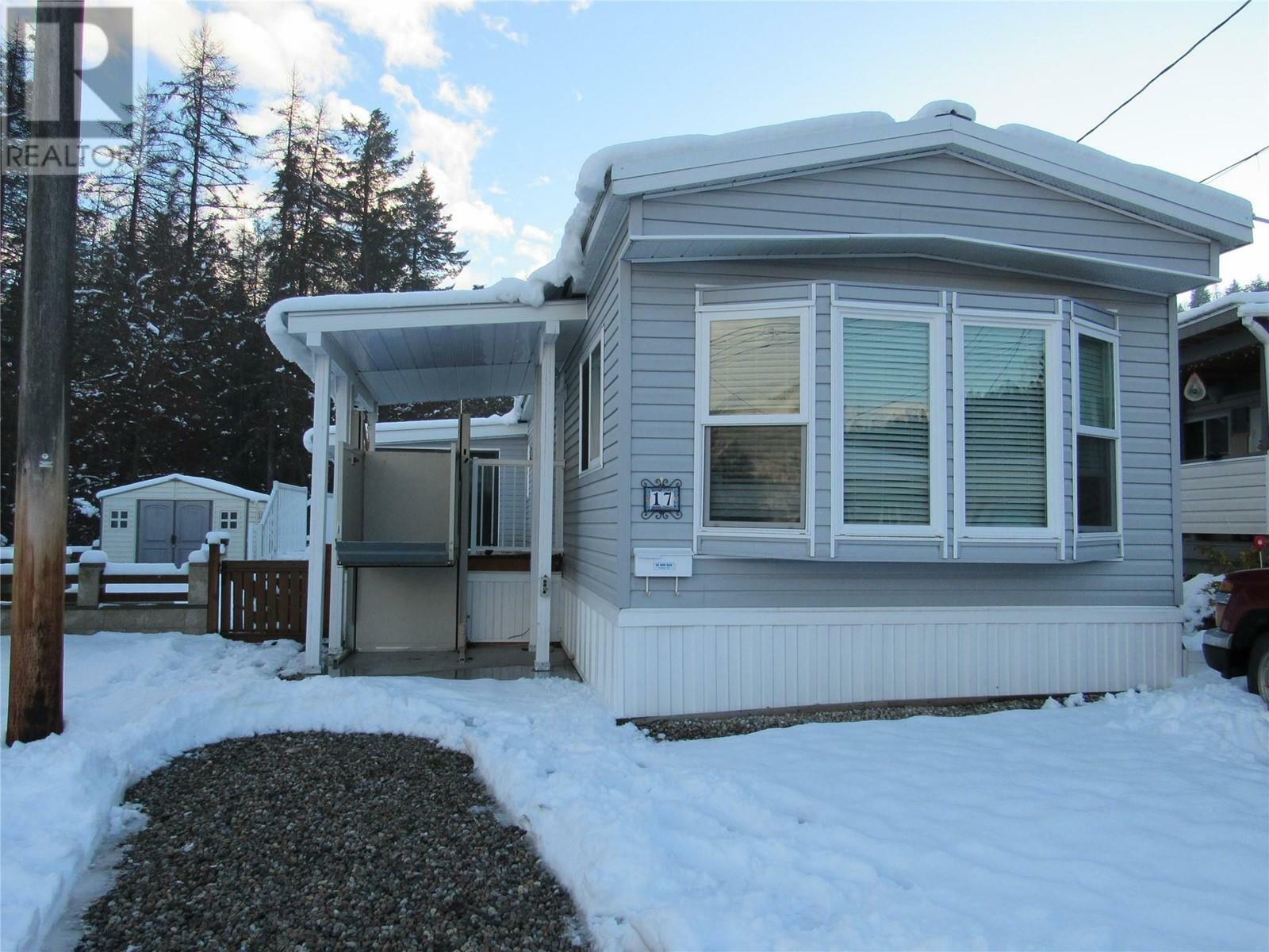 Property Photo: 1601 Columbia Avenue 17 BC V1N 1J1