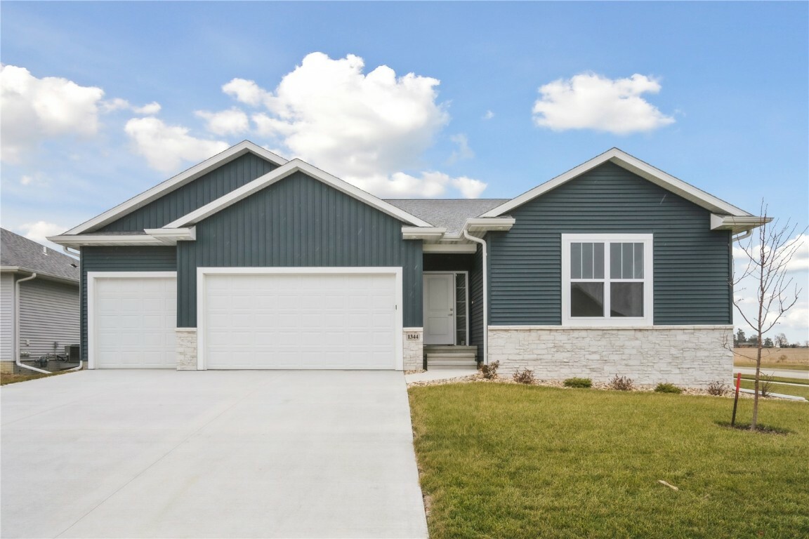 Property Photo:  1344 Hickory Ridge Drive  IA 52302 