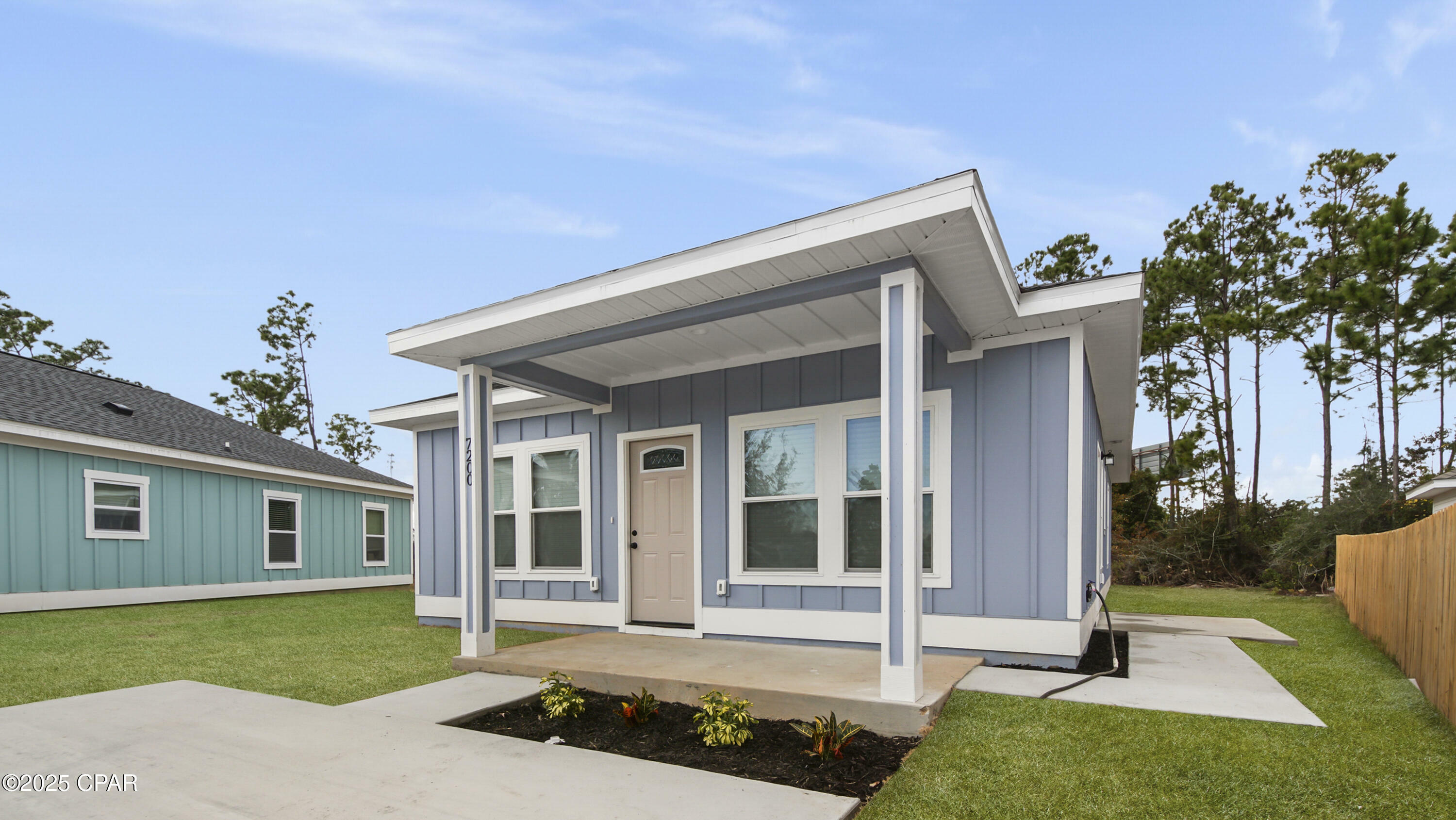Property Photo: 7200 Lake Suzzanne Way FL 32404