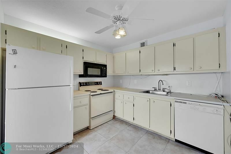 Property Photo:  1901 Bermuda Cir C4  FL 33066 