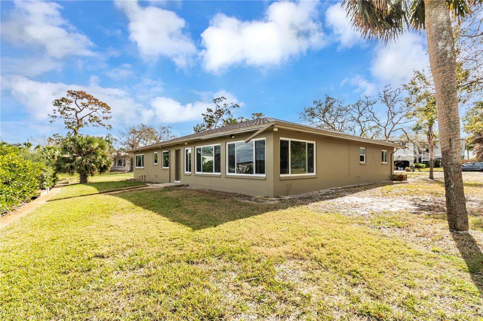 Property Photo: 945 Bayshore Drive FL 34689