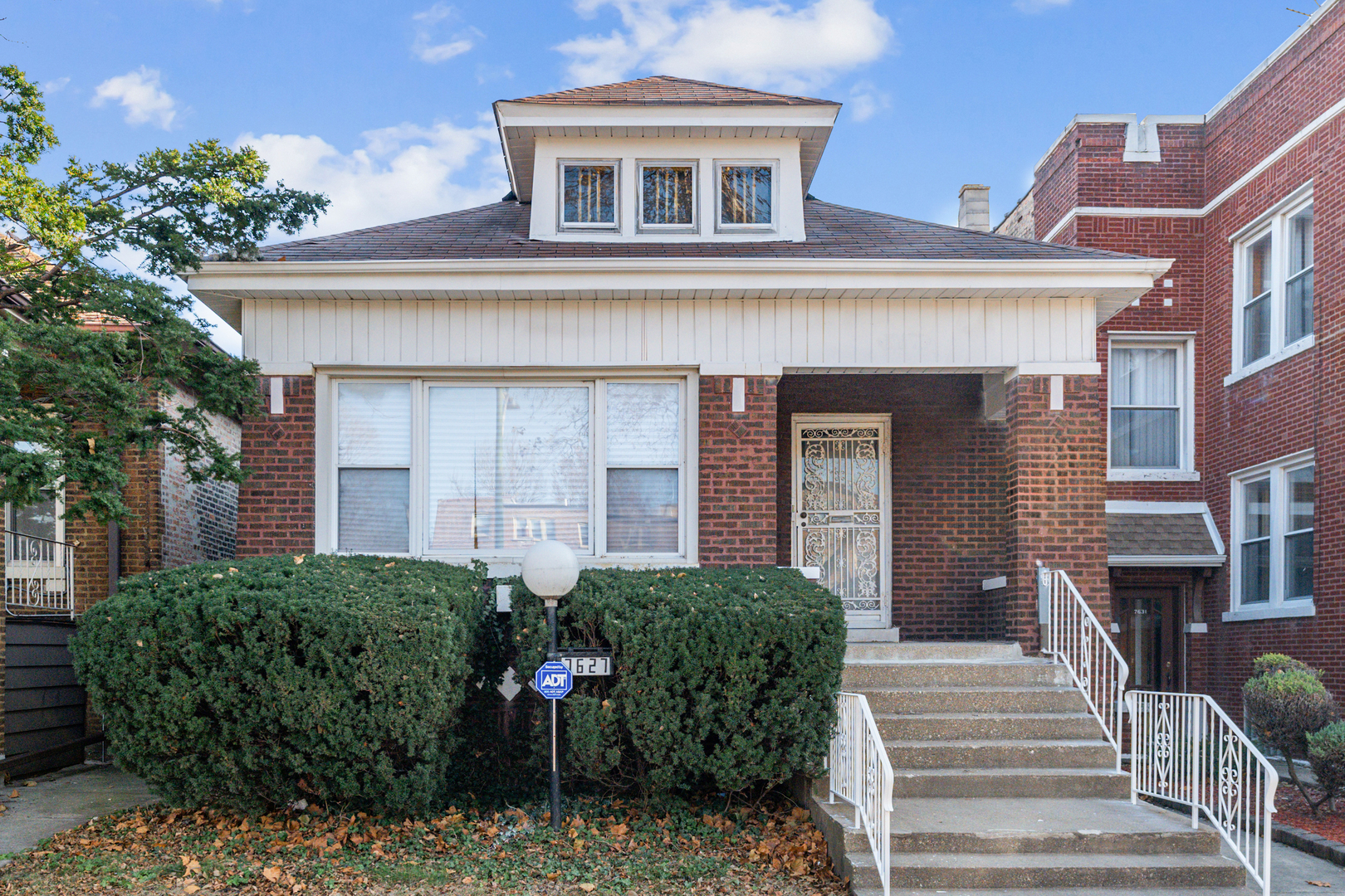 Property Photo:  7627 S Ridgeland Avenue  IL 60649 