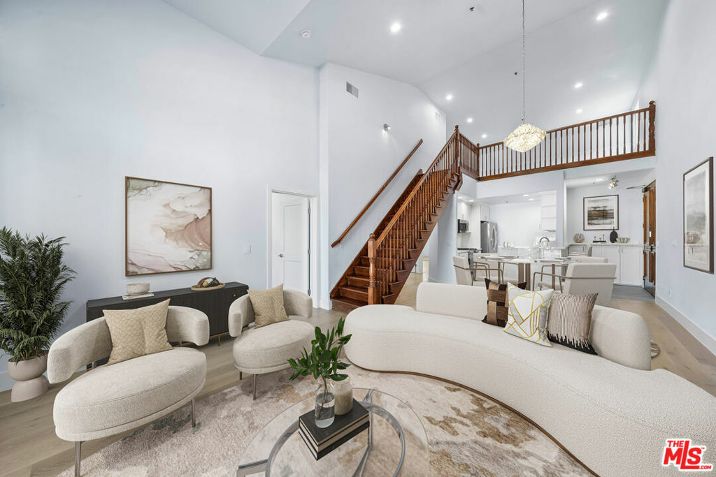 Property Photo: 5132 Maplewood Avenue 302 CA 90004
