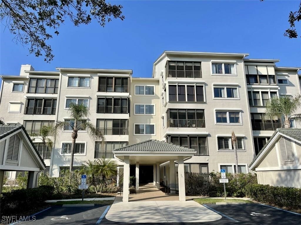 Property Photo: 900 Arbor Lake Drive 202 FL 34110