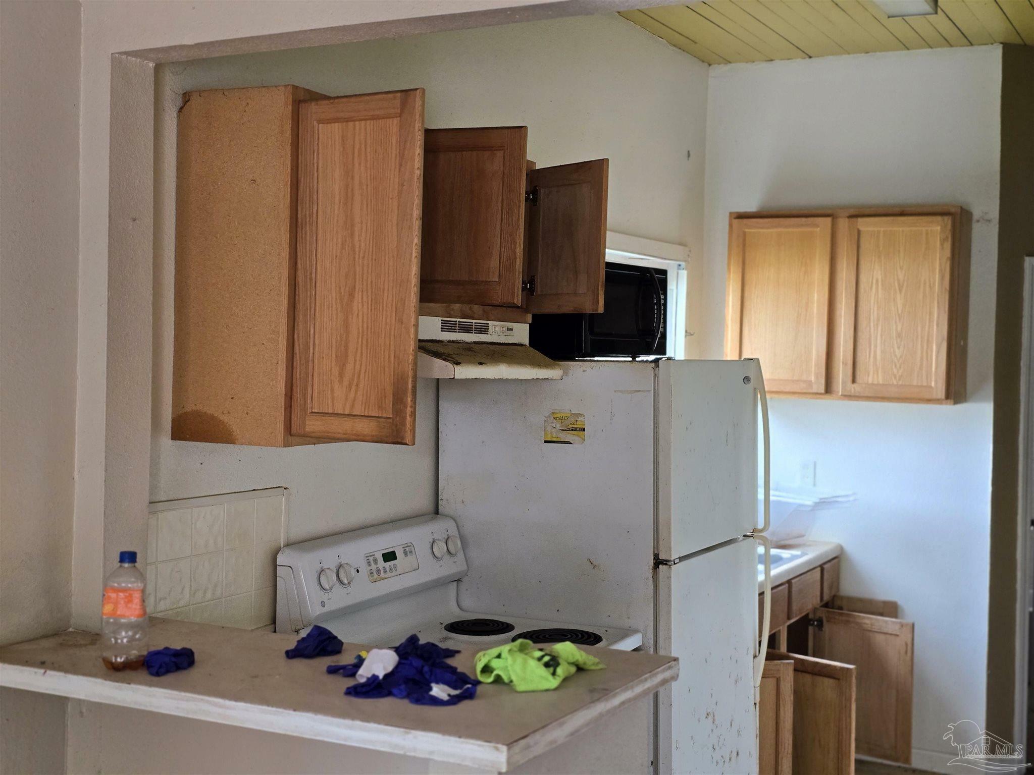 Property Photo:  510 N G St  FL 32501 