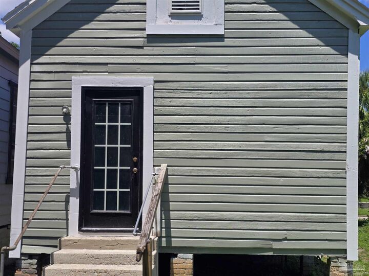 Property Photo: 510 N G St FL 32501