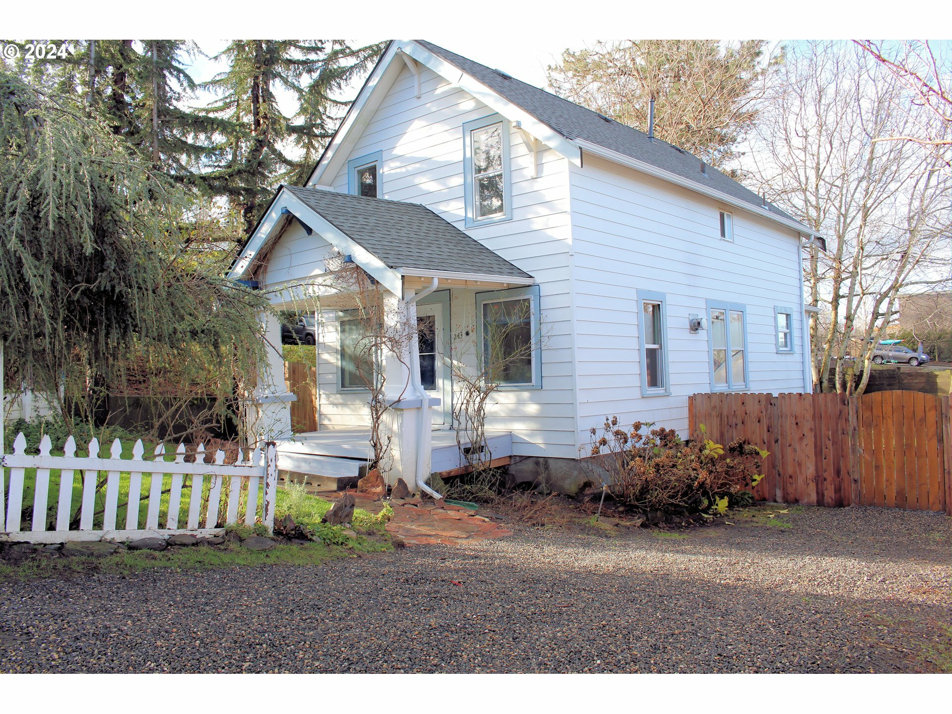 243 SE Dora St  Troutdale OR 97060 photo