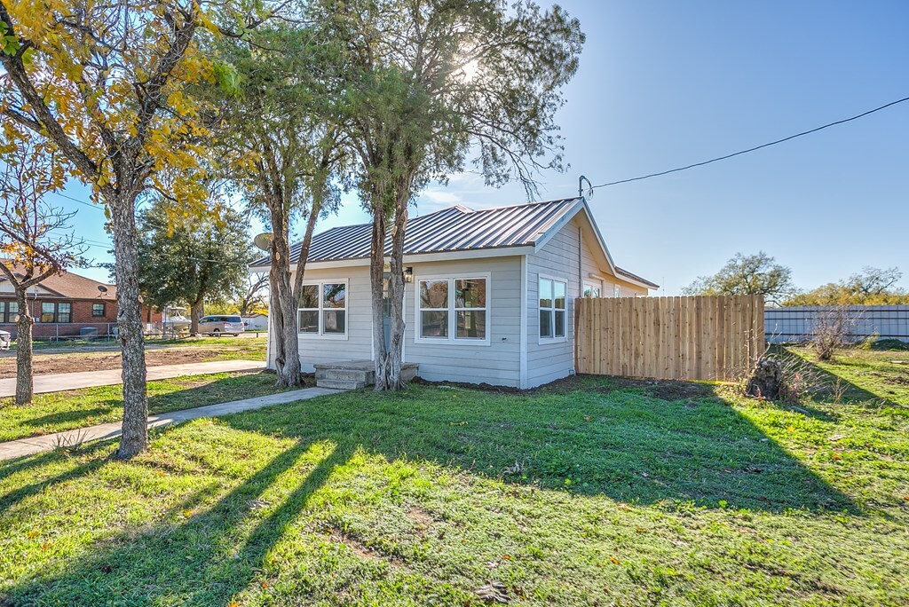 Property Photo:  2805 Bowie St  TX 76901 