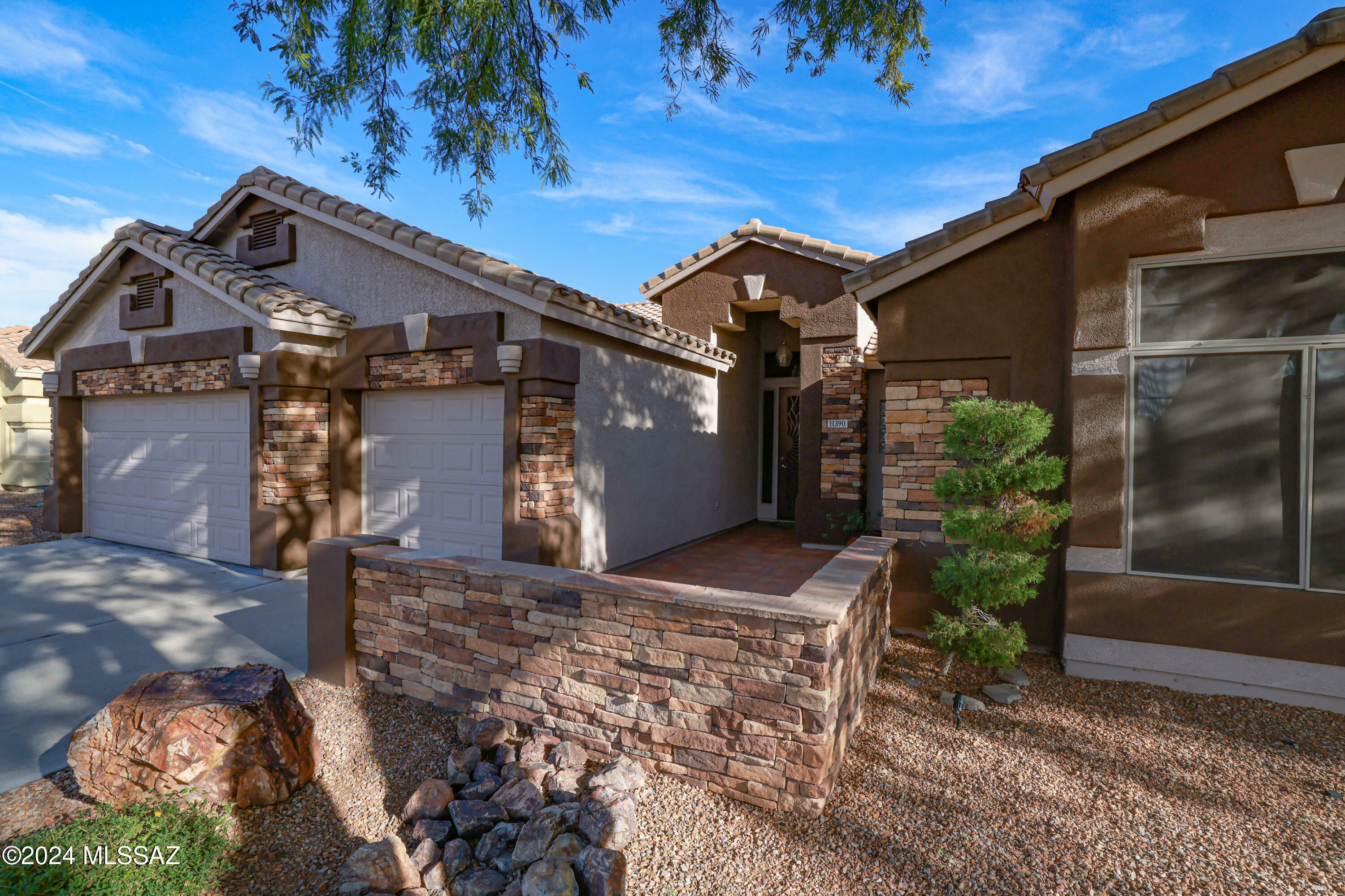 Property Photo:  11390 N Mountain Breeze Drive  AZ 85737 