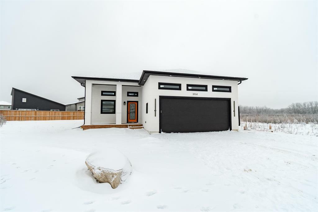 Property Photo:  1014 Vaughan Avenue  MB R1A 4N5 