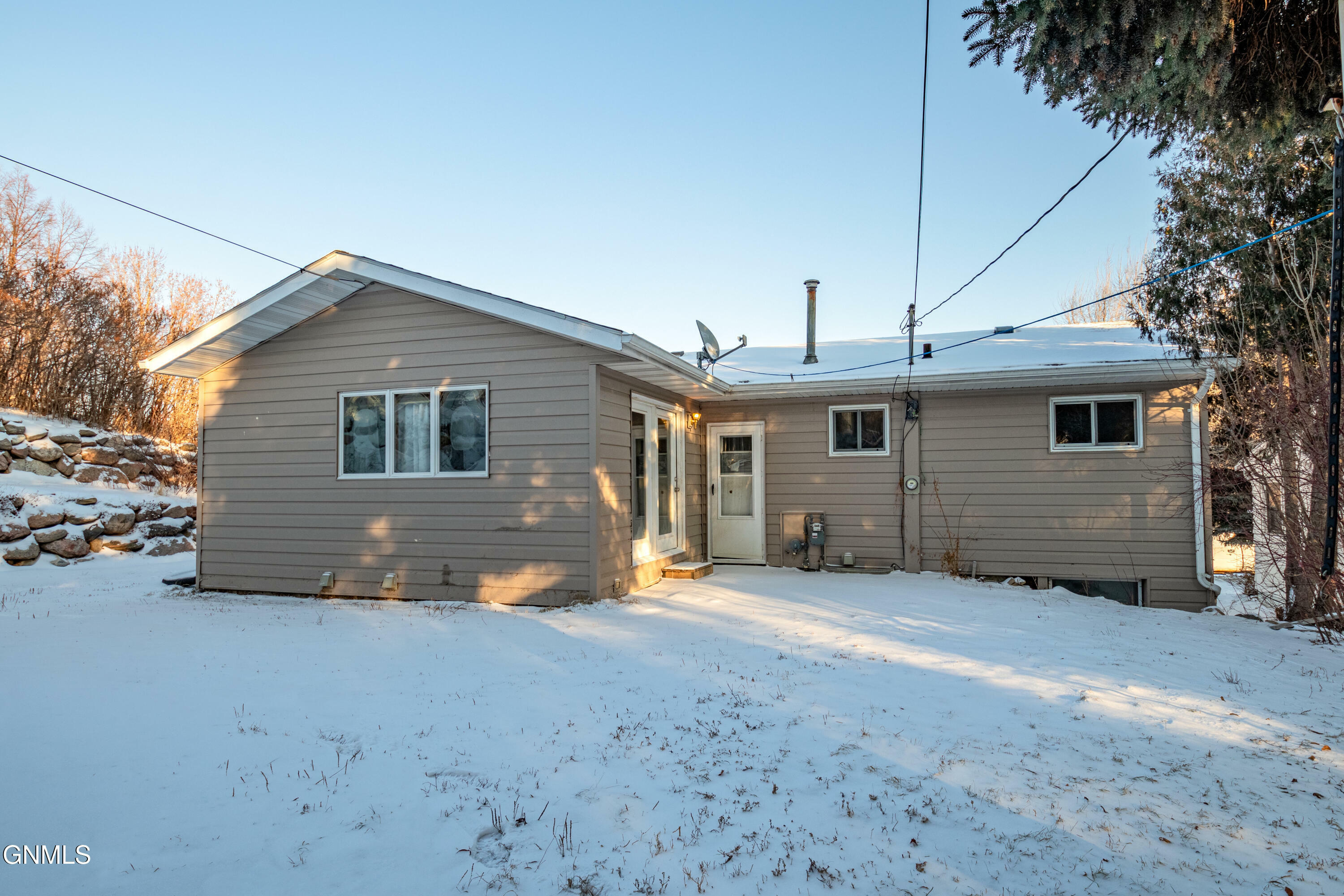 Property Photo:  511 8th Avenue NW  ND 58554 