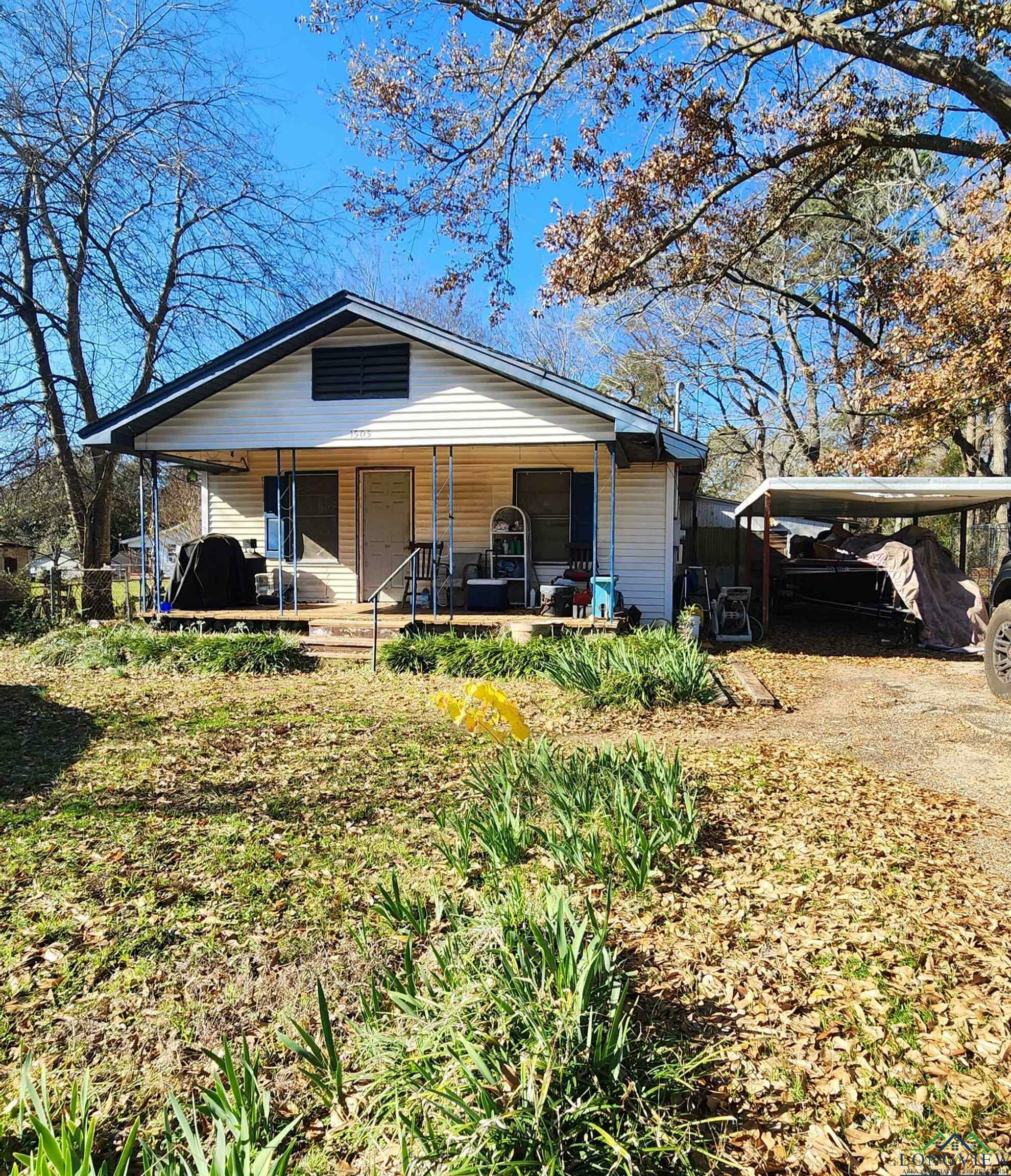 Property Photo: 1505 N Daisey St. TX 75647