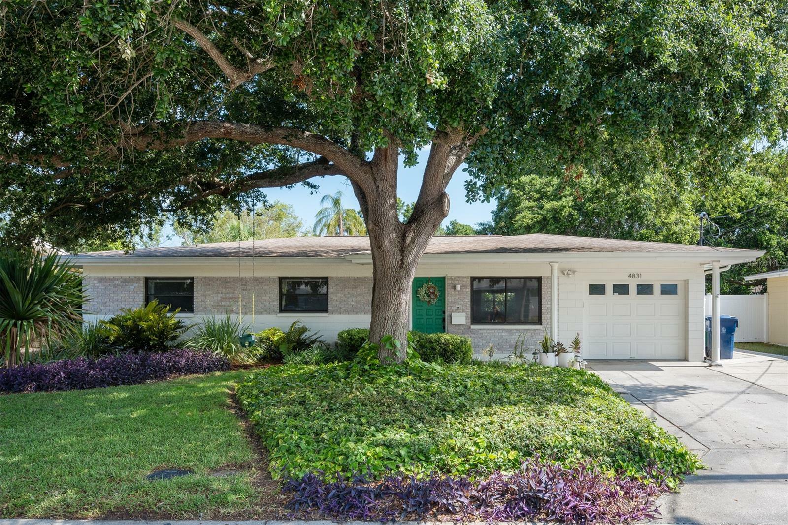 Property Photo:  4831 W Bay Court Avenue  FL 33611 