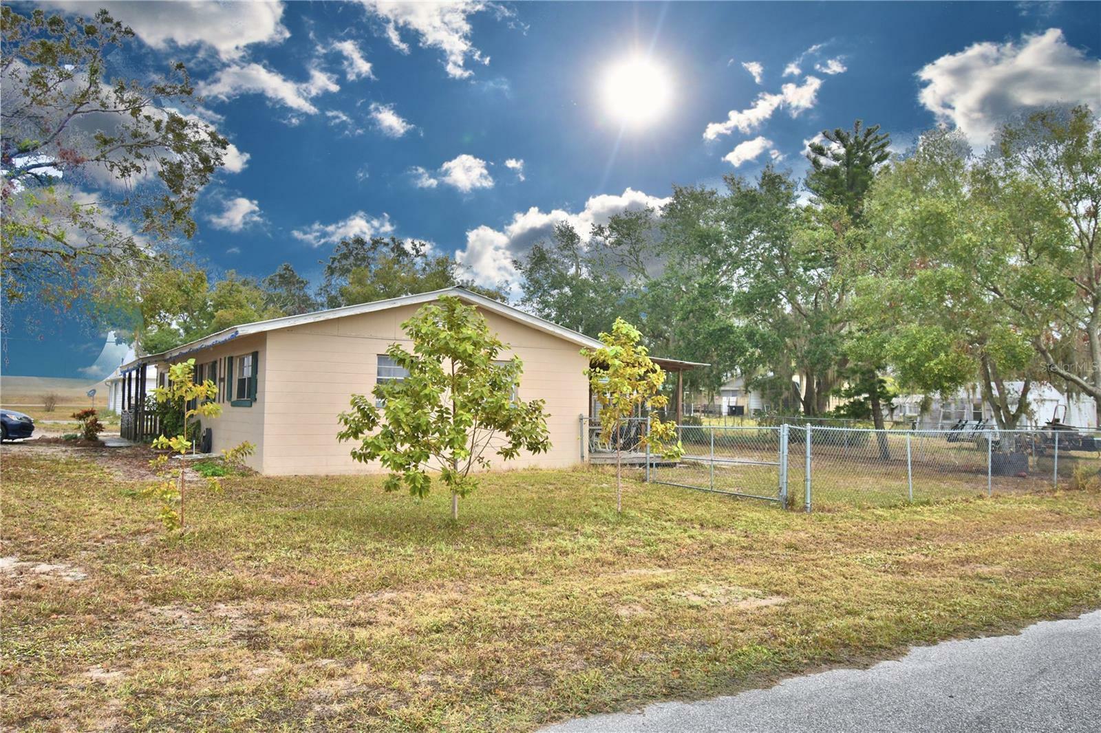 Property Photo:  814 Charles Street  FL 33843 