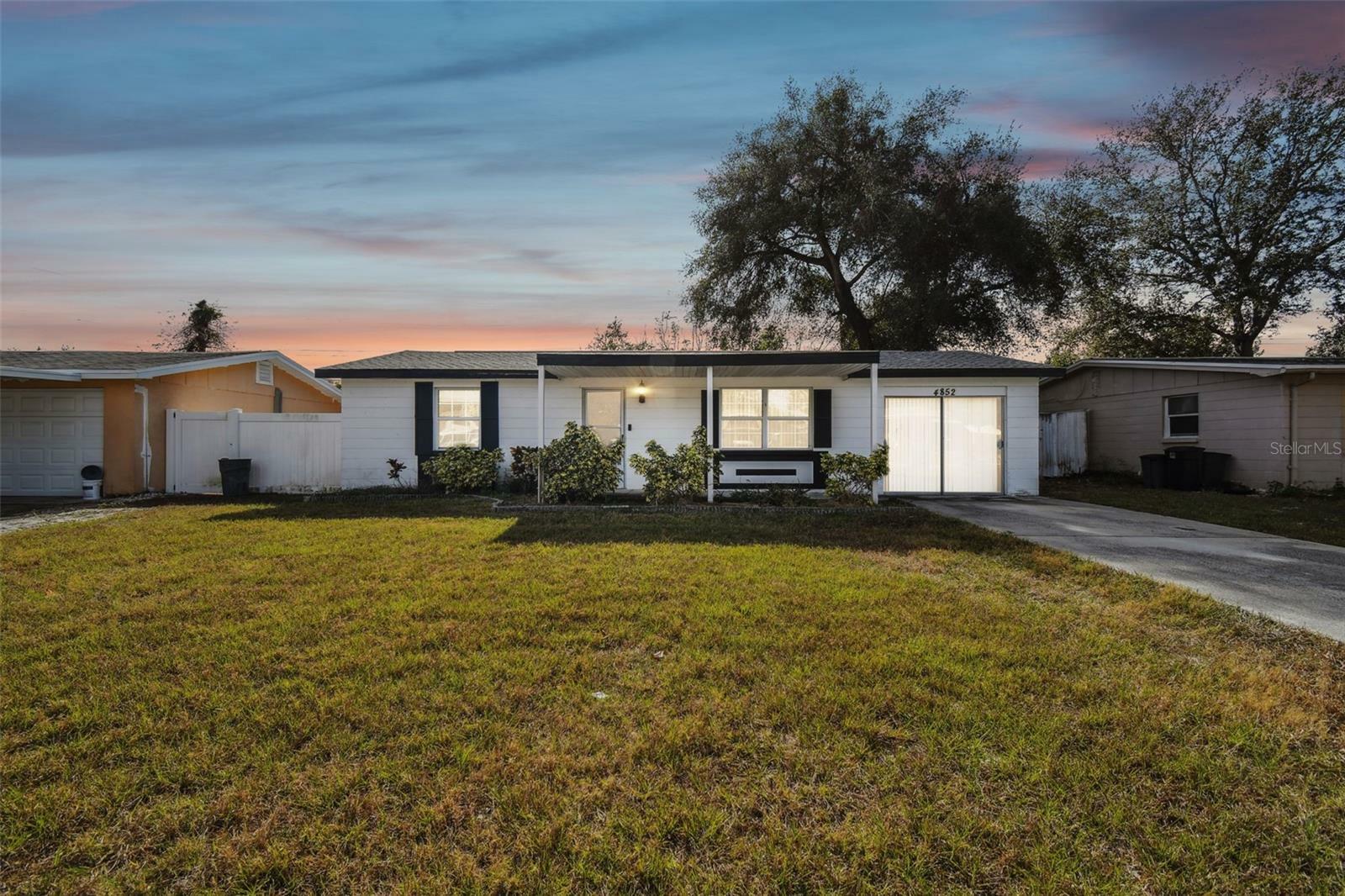 Property Photo: 4852 Briar Hill Court FL 34690