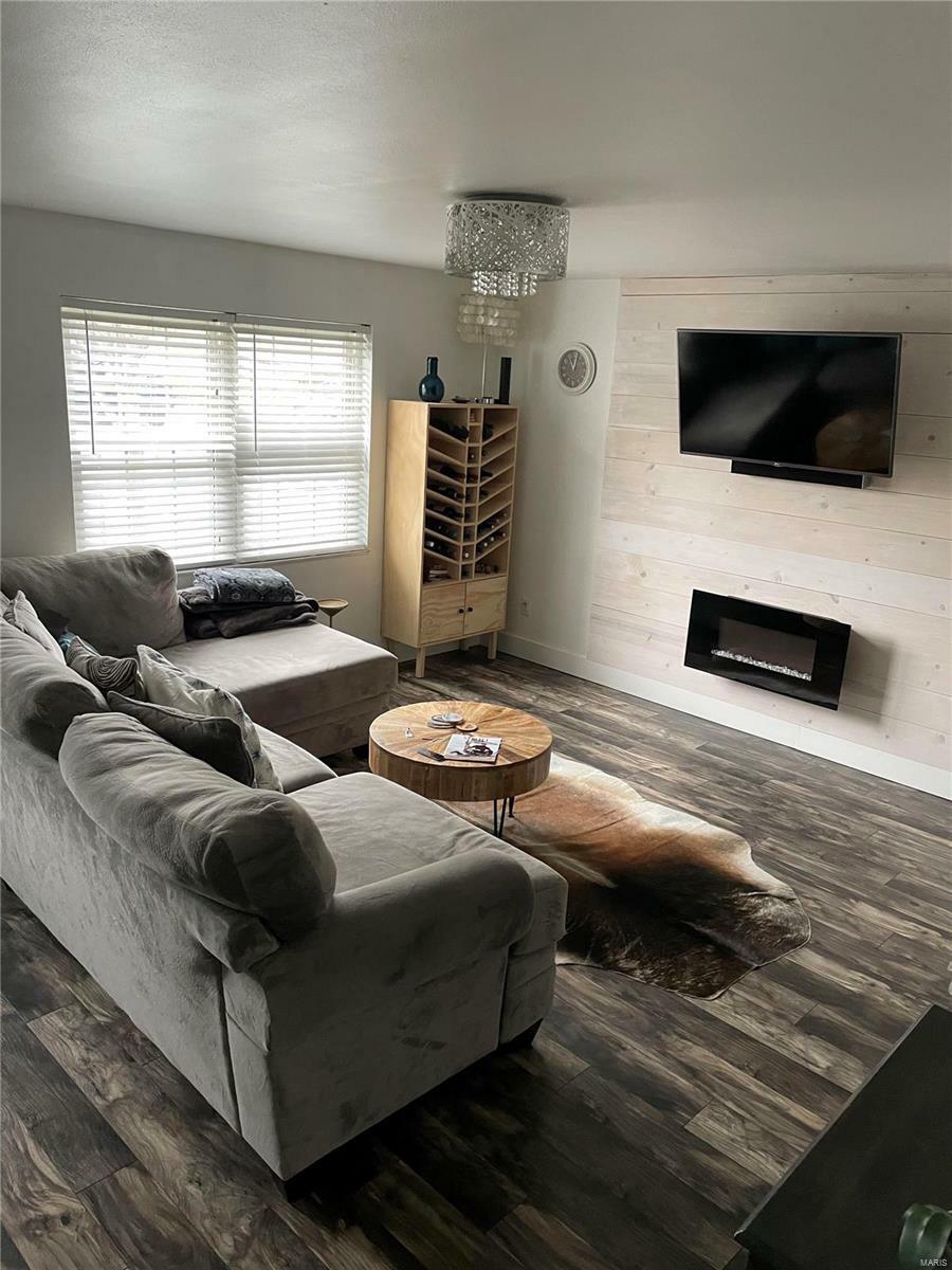 Property Photo: 1065 Pinegate Drive MO 63122