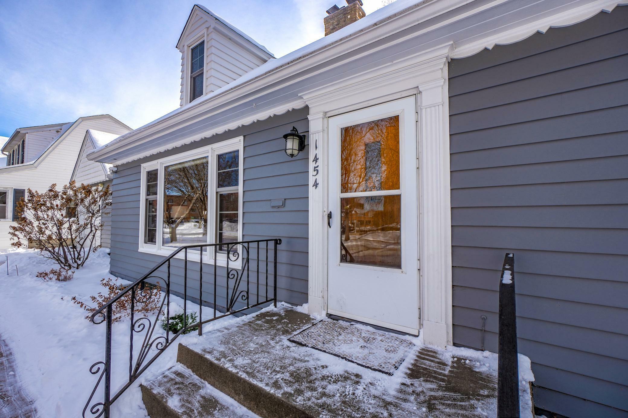 Property Photo:  1454 Almond Avenue  MN 55108 